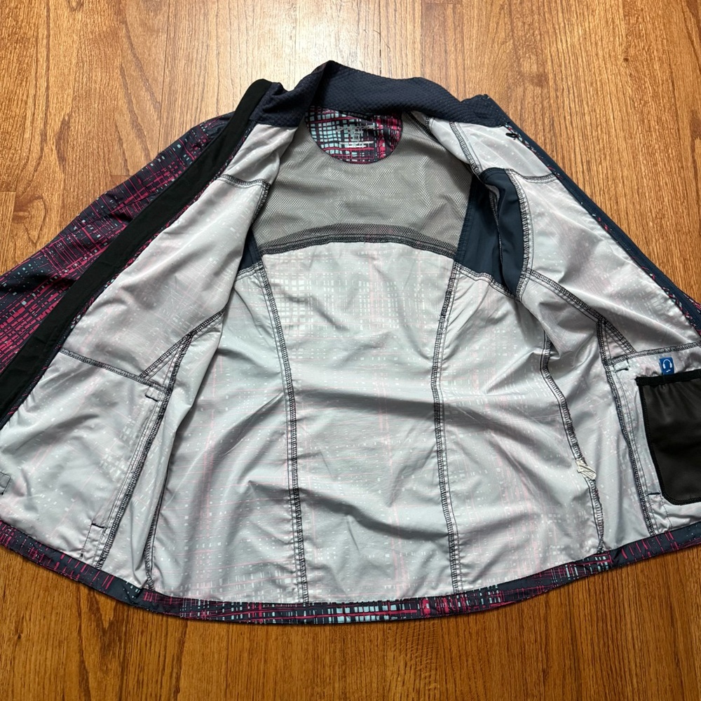 Brooks Shelter Technology running zip up jacket size M - Picture 12 of 16